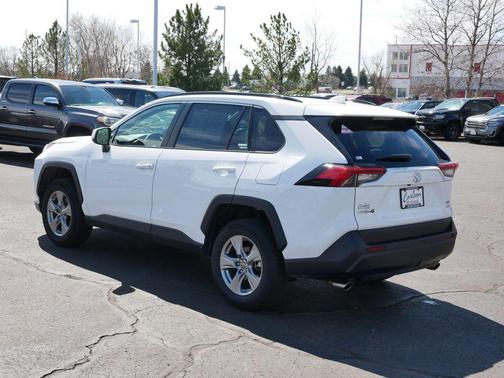 Ice Cap 2025 Toyota RAV4 XLE