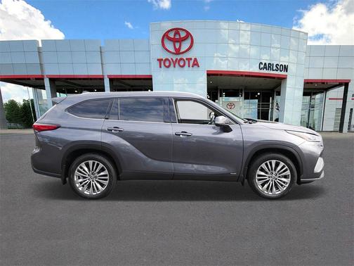 2023 Toyota Highlander Hybrid Platinum