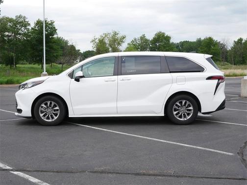 2021 Toyota Sienna LE