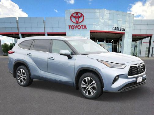Moon Dust 2023 Toyota Highlander XLE