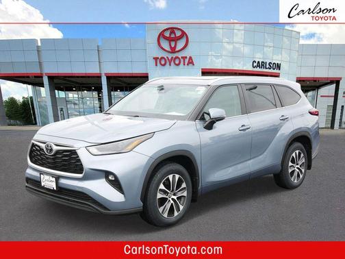 Moon Dust 2023 Toyota Highlander XLE