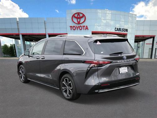 2025 Toyota Sienna Platinum