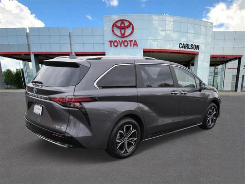 2025 Toyota Sienna Platinum