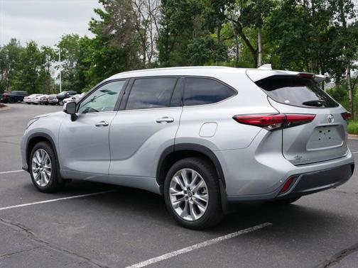2022 Toyota Highlander Limited