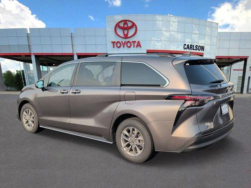 Predawn Gray Mica 2024 Toyota Sienna XLE