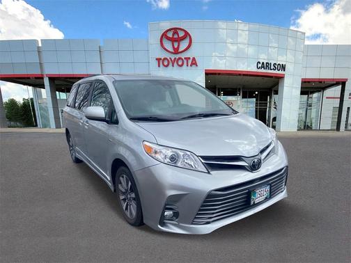 2020 Toyota Sienna XLE