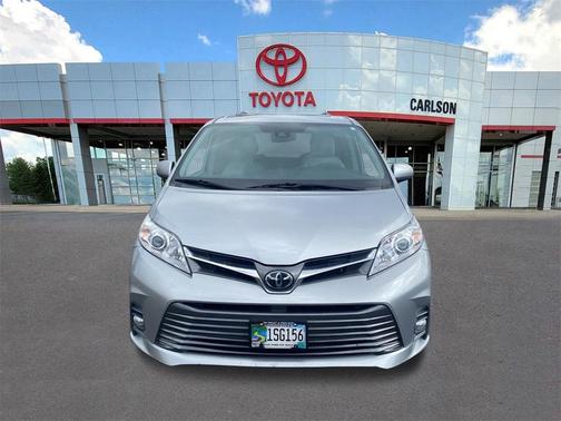 2020 Toyota Sienna XLE