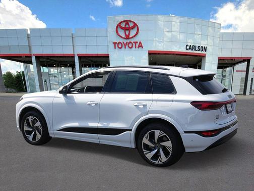 Glacier White 2025 Audi Q6 e-tron Premium Plus quattro