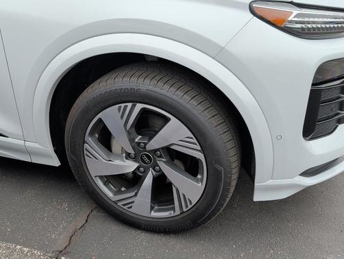 Glacier White 2025 Audi Q6 e-tron Premium Plus quattro