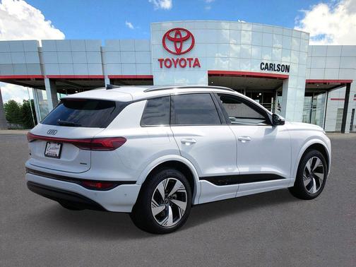 Glacier White 2025 Audi Q6 e-tron Premium Plus quattro