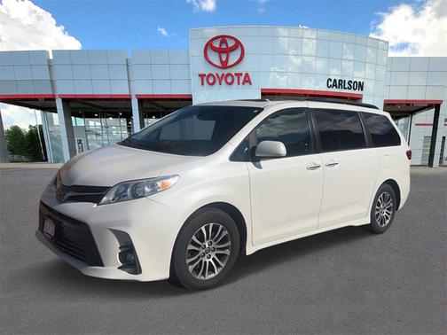 2019 Toyota Sienna XLE