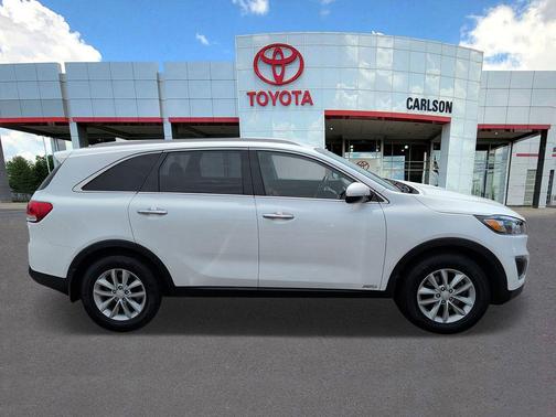 Snow White Pearl 2017 Kia Sorento LX