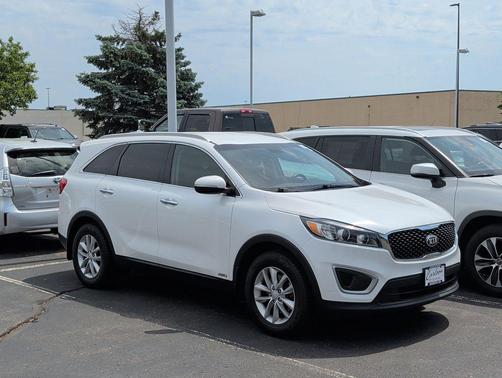 Snow White Pearl 2017 Kia Sorento LX