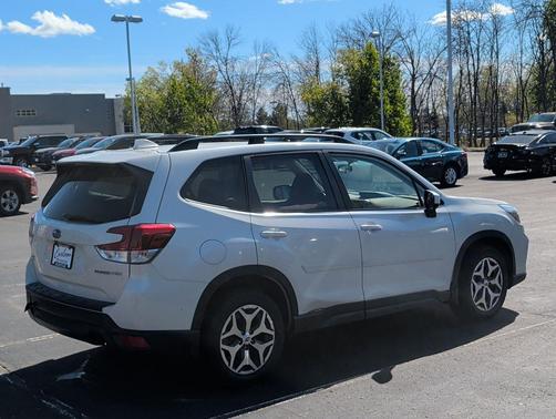 Crystal White Pearl 2020 Subaru Forester Premium