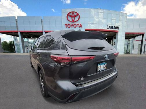 Magnetic Gray Metallic 2021 Toyota Highlander Hybrid XLE