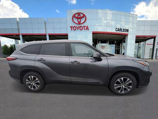 Magnetic Gray Metallic 2021 Toyota Highlander Hybrid XLE