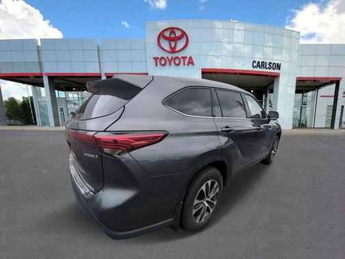 Magnetic Gray Metallic 2021 Toyota Highlander Hybrid XLE