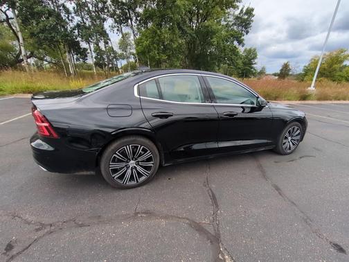 2022 Volvo S60 Recharge Plug-In Hybrid T8 Inscription