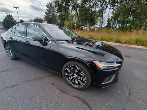 2022 Volvo S60 Recharge Plug-In Hybrid T8 Inscription