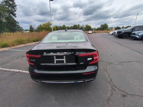 2022 Volvo S60 Recharge Plug-In Hybrid T8 Inscription