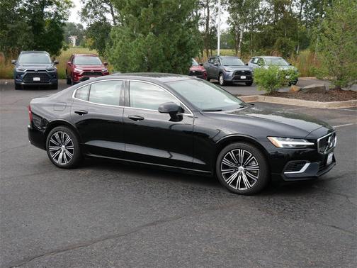 2022 Volvo S60 Recharge Plug-In Hybrid T8 Inscription