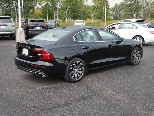 2022 Volvo S60 Recharge Plug-In Hybrid T8 Inscription