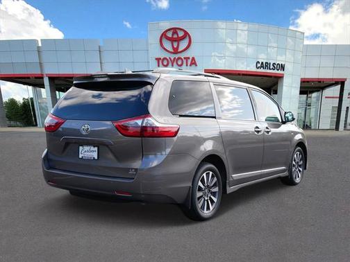 2020 Toyota Sienna LE