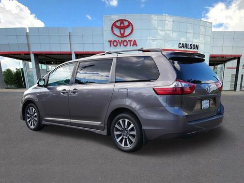 2020 Toyota Sienna LE