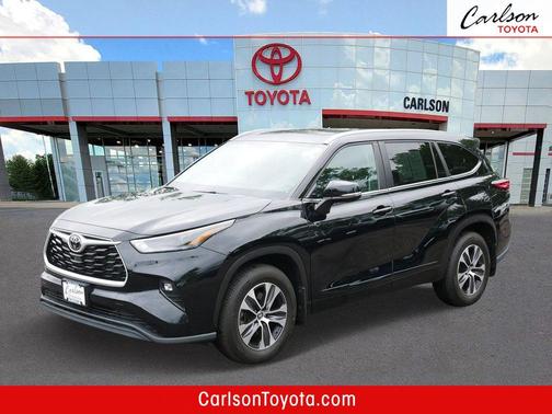Midnight Black Metallic 2023 Toyota Highlander XLE