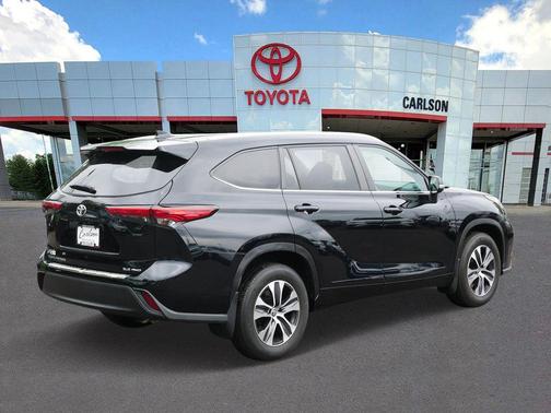 Midnight Black Metallic 2023 Toyota Highlander XLE