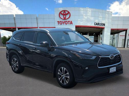 Midnight Black Metallic 2023 Toyota Highlander XLE