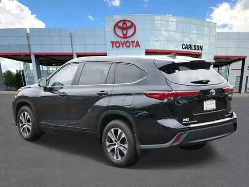 Midnight Black Metallic 2023 Toyota Highlander XLE