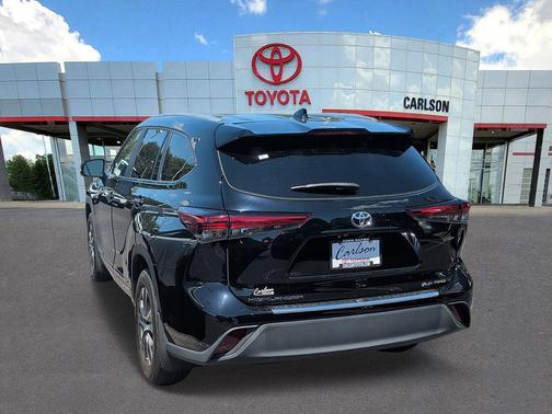 Midnight Black Metallic 2023 Toyota Highlander XLE