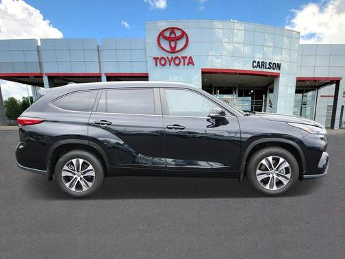 Midnight Black Metallic 2023 Toyota Highlander XLE