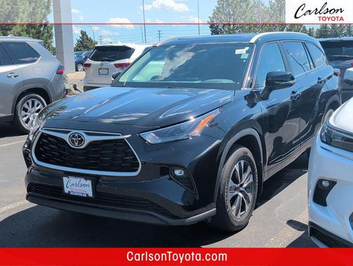 Midnight Black Metallic 2023 Toyota Highlander XLE