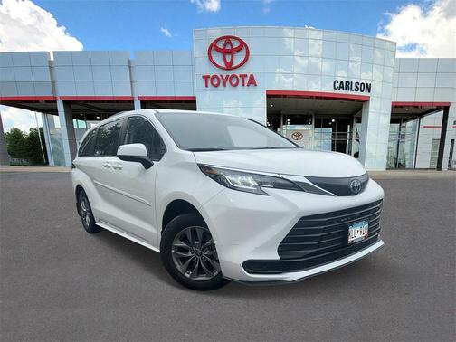 2023 Toyota Sienna LE