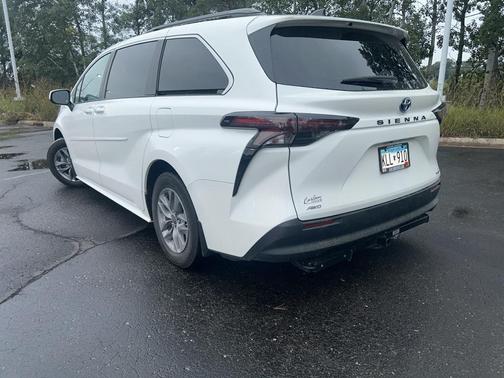 2023 Toyota Sienna LE