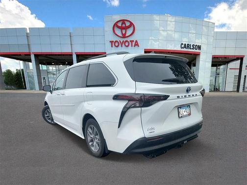 2023 Toyota Sienna LE