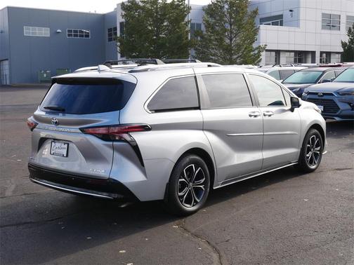2025 Toyota Sienna Platinum