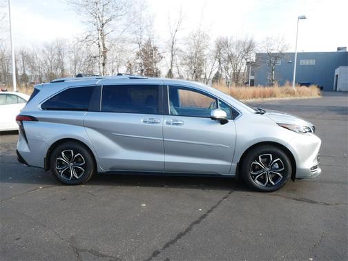 2025 Toyota Sienna Platinum