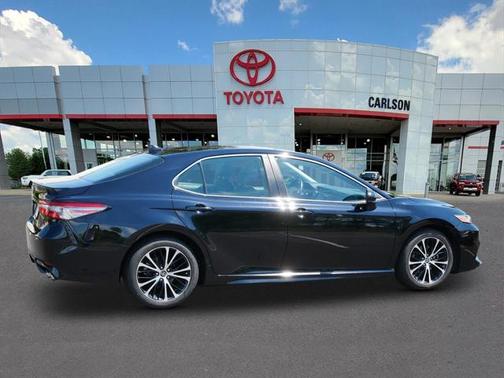 Midnight Black Metallic 2019 Toyota Camry SE