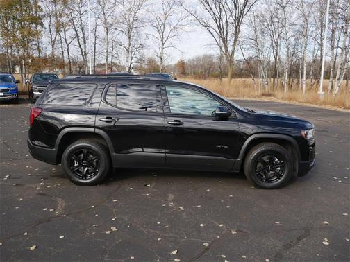 2022 GMC Acadia AT4