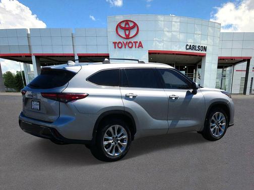 Celestial Silver Metallic 2023 Toyota Highlander Limited