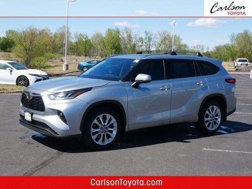 Celestial Silver Metallic 2023 Toyota Highlander Limited