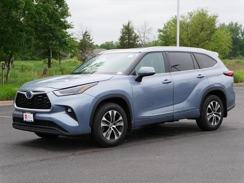 2022 Toyota Highlander Hybrid XLE