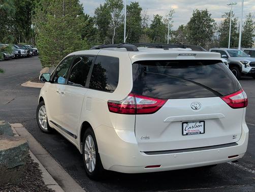 Blizzard Pearl 2017 Toyota Sienna XLE