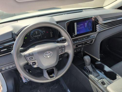 Ice Cap 2025 Toyota Camry LE