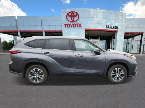 Magnetic Gray Metallic 2021 Toyota Highlander Hybrid XLE