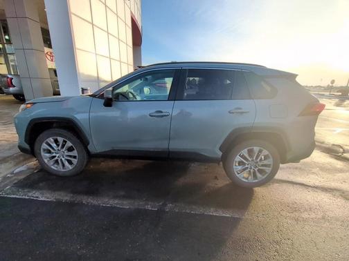 2022 Toyota RAV4 XLE Premium