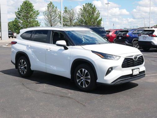 Wind Chill Pearl 2023 Toyota Highlander XLE
